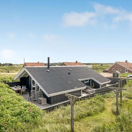 Casa de Férias Awesome Home In Harboore With Wifi